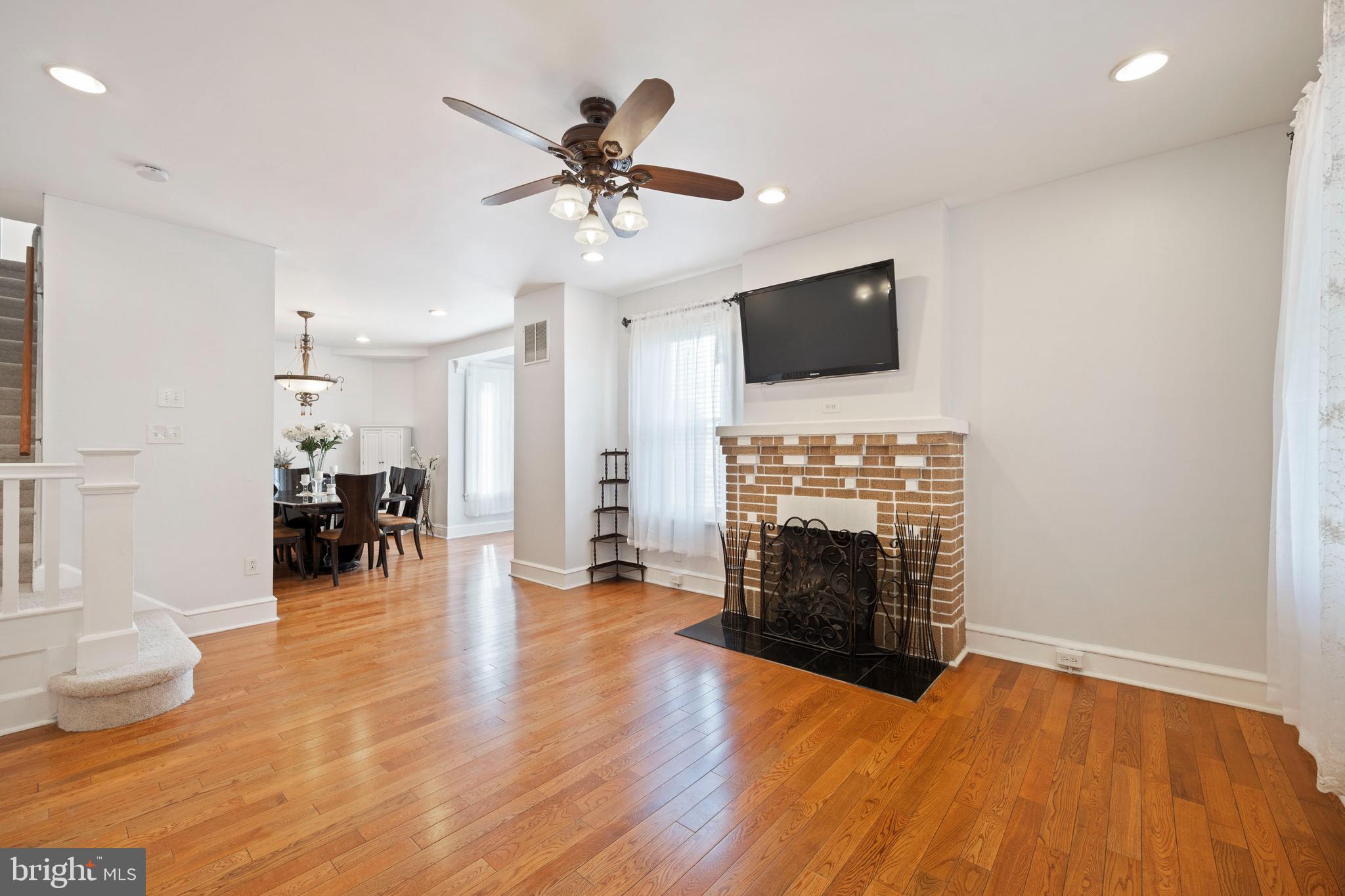 412 Holly Road Lansdowne, PA 19050 - Photo 3 of 40 Living Room