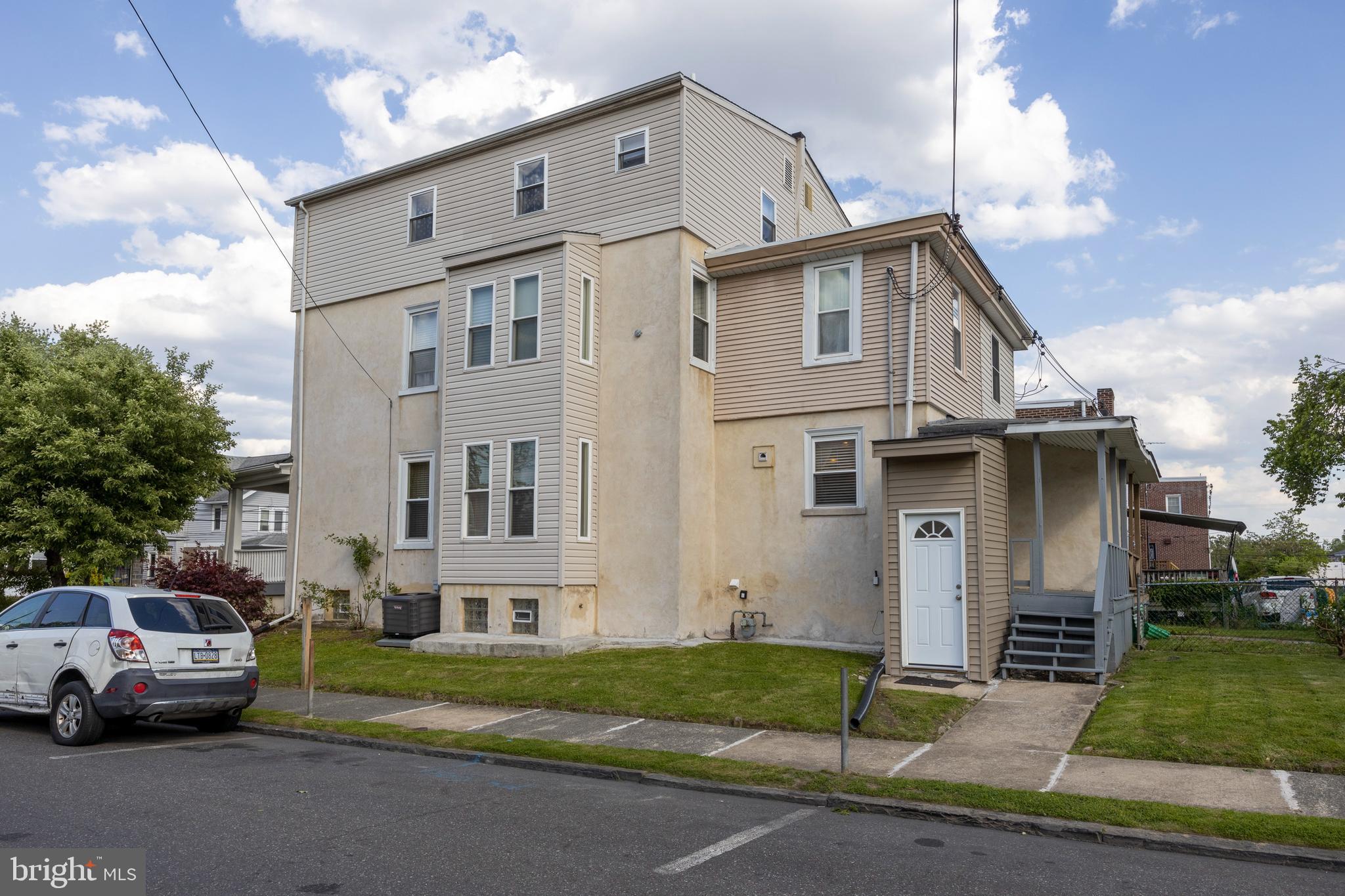 412 Holly Road Lansdowne, PA 19050 - Photo 38 of 40 Side View