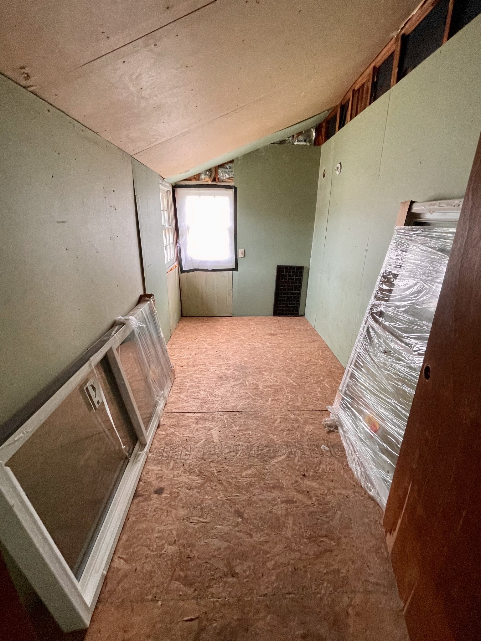 136 Scott Orchard Road Taft, TN 38488 - Photo 23 of 29 a bedroom with a bed and a window