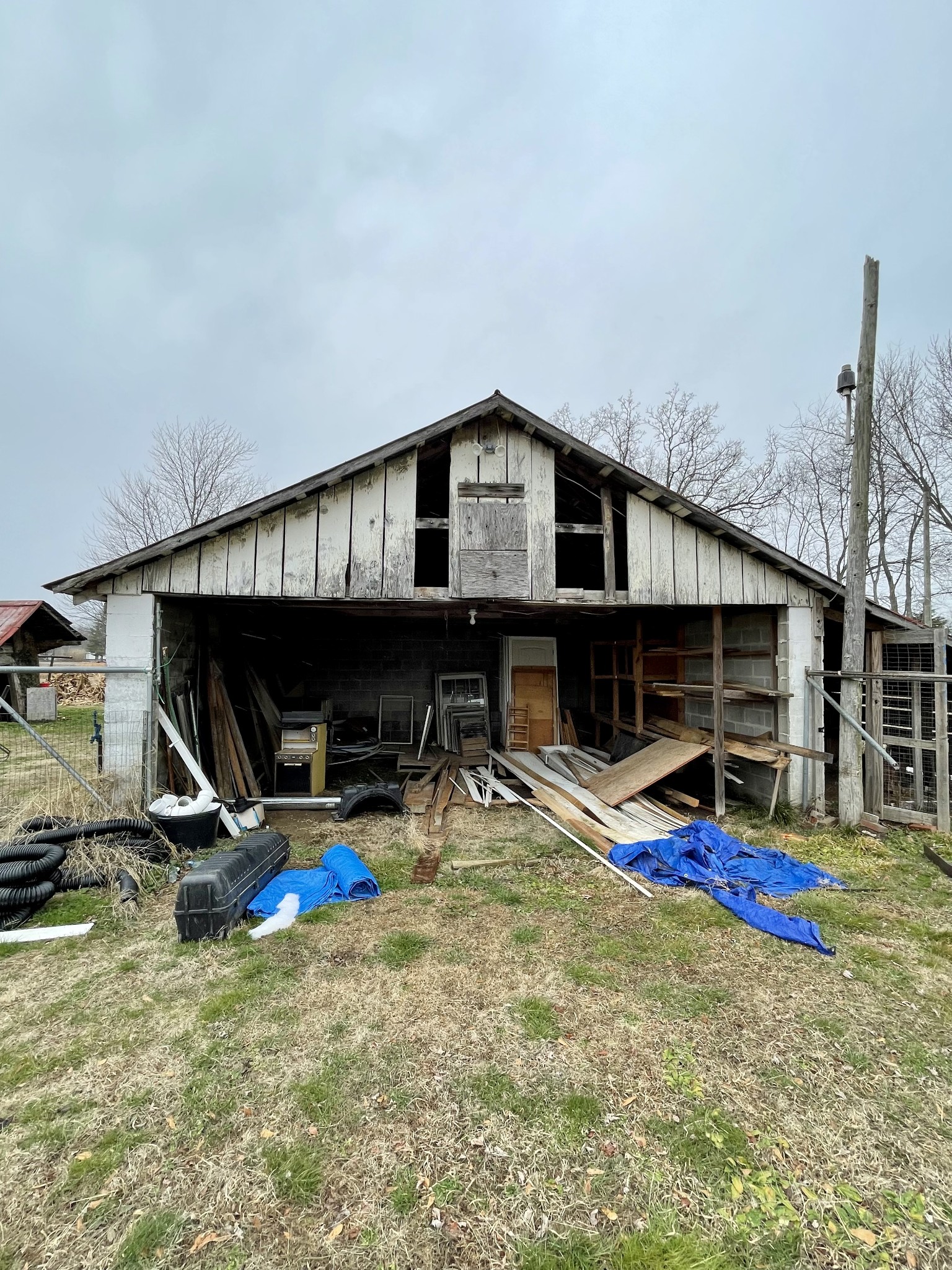 136 Scott Orchard Road Taft, TN 38488 - Photo 27 of 29 a backyard of a house with table and chairs