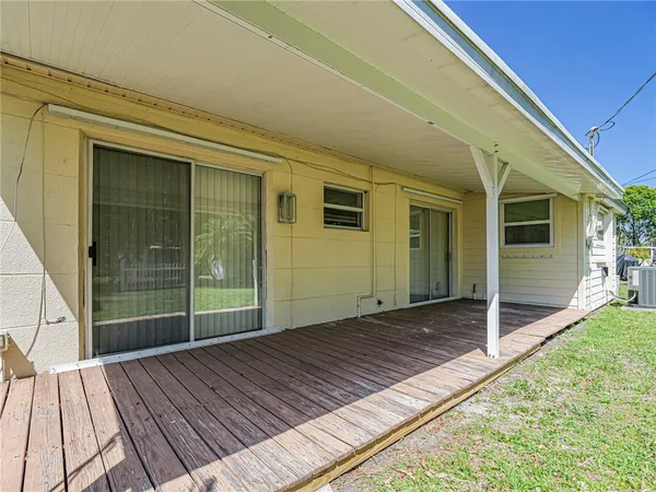$2,100 | 1620 5th Avenue, Vero Beach, FL 32960