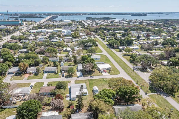$2,100 | 1620 5th Avenue, Vero Beach, FL 32960
