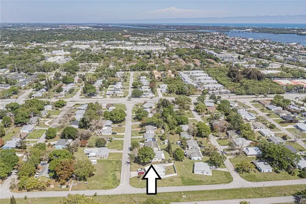 $2,100 | 1620 5th Avenue, Vero Beach, FL 32960