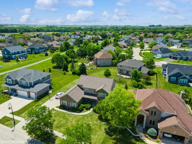 $573,500 | 21042 Lakewoods Lane, Shorewood, IL 60404