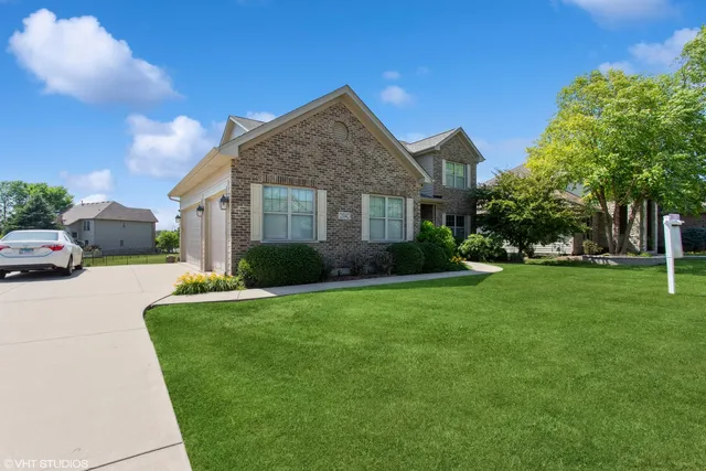 $573,500 | 21042 Lakewoods Lane, Shorewood, IL 60404