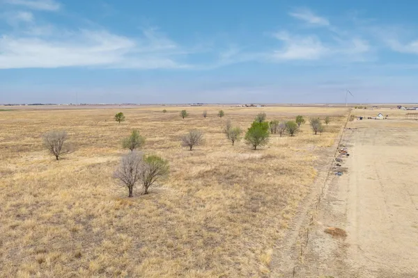 $1,264,000 | 158 County Road 6, Claude, TX 79019