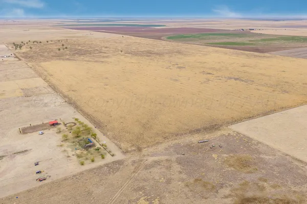 $1,264,000 | 158 County Road 6, Claude, TX 79019