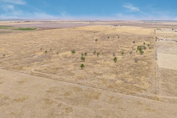 $1,264,000 | 158 County Road 6, Claude, TX 79019