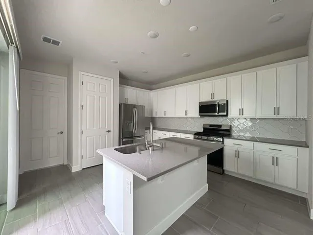 $2,300 | Undisclosed Address, DeBary, FL 32713