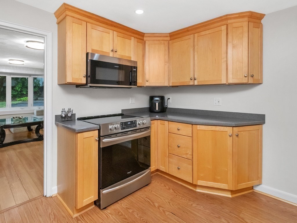 22 Abbott Road Waltham, MA 02452 - Photo 10 of 29 Gallery Image 10