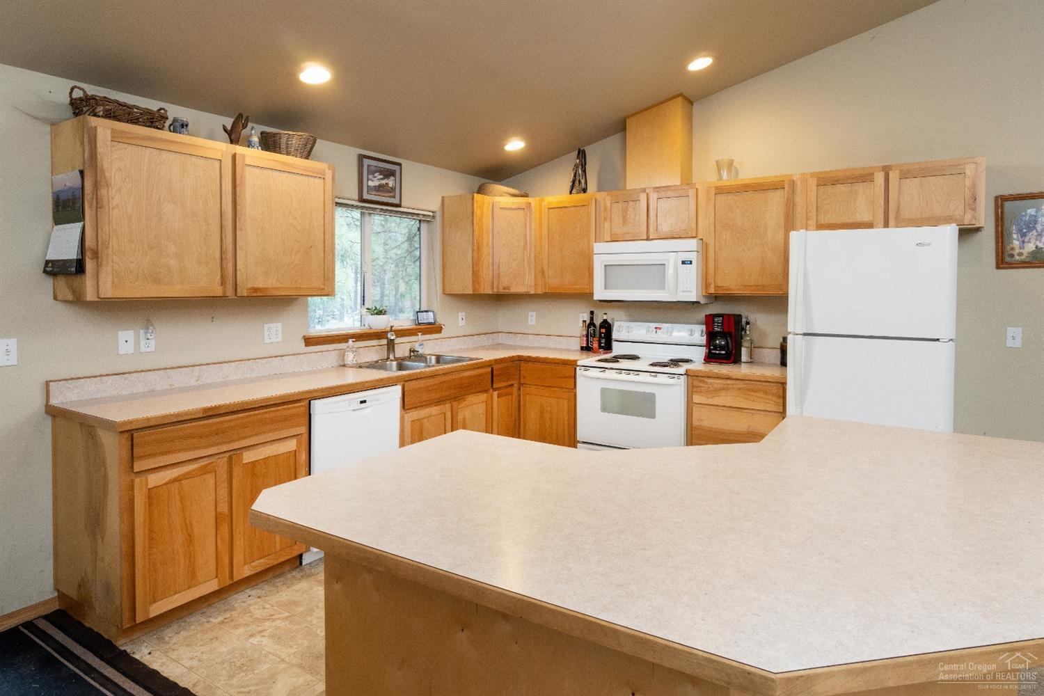 19246 Kiowa Road Bend, OR 97702 - Photo 6 of 18 Additional Photo