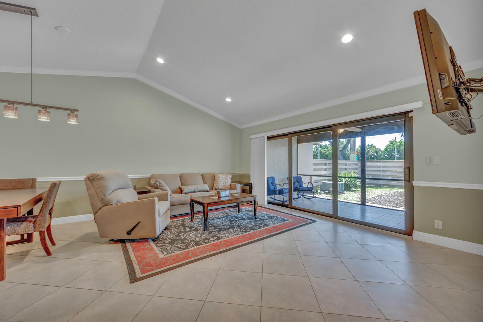 21615 Altamira Avenue Boca Raton, FL 33433 - Photo 12 of 13 21615-24