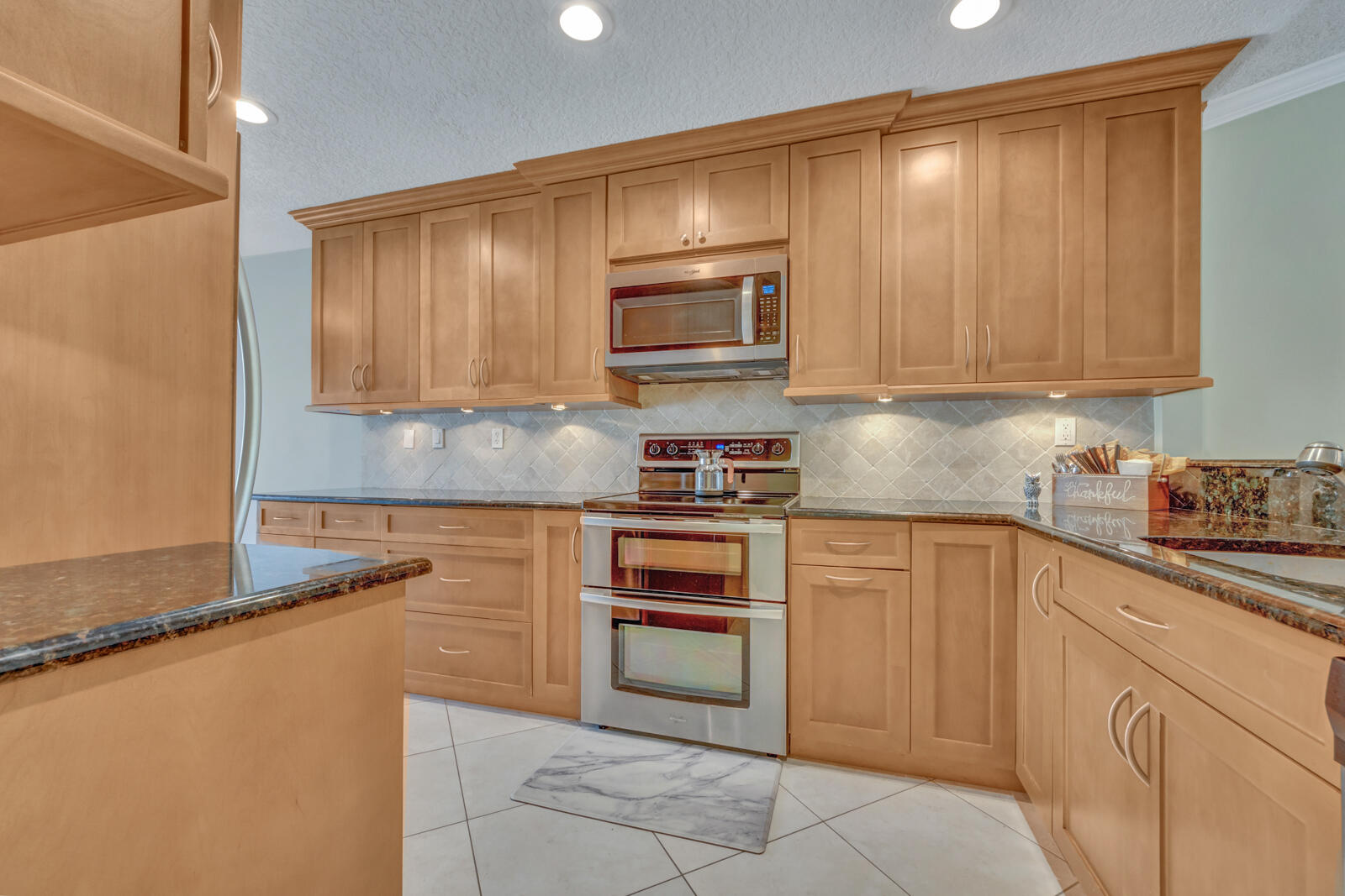 21615 Altamira Avenue Boca Raton, FL 33433 - Photo 5 of 13 21615-13