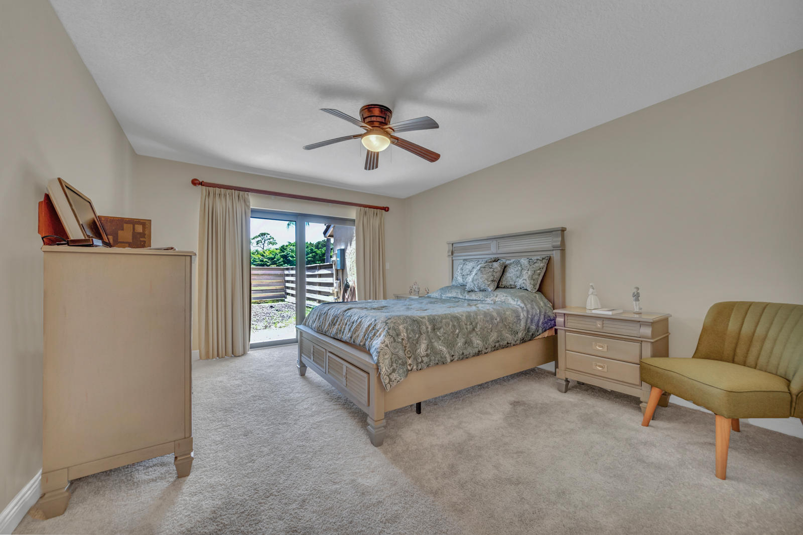 21615 Altamira Avenue Boca Raton, FL 33433 - Photo 7 of 13 21615-34