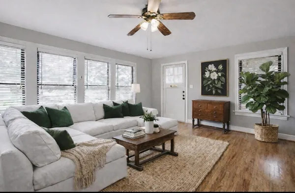 $2,400 | 4004 Julian Street, Houston, TX 77009