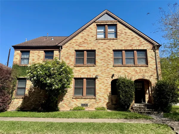 $2,400 | 4004 Julian Street, Houston, TX 77009