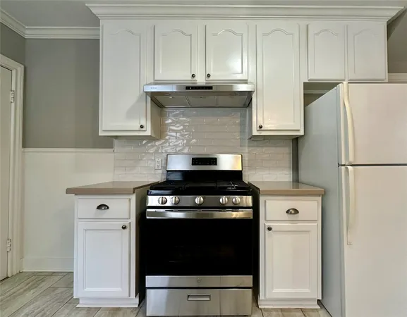 $2,400 | 4004 Julian Street, Houston, TX 77009