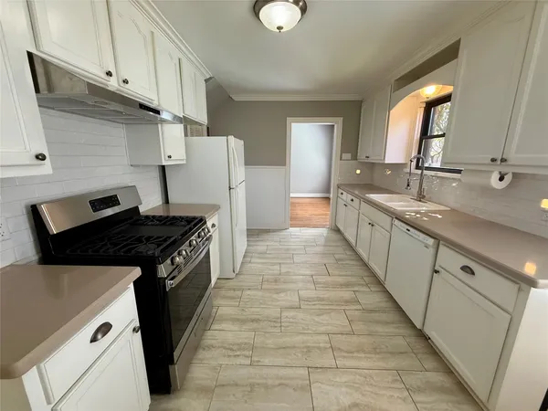 $2,400 | 4004 Julian Street, Houston, TX 77009