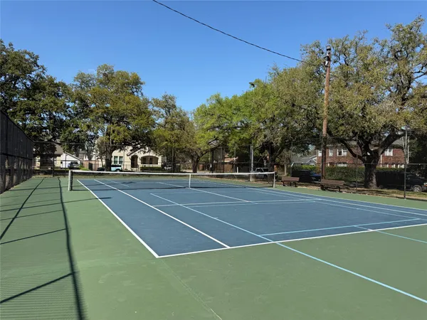 $2,400 | 4004 Julian Street, Houston, TX 77009