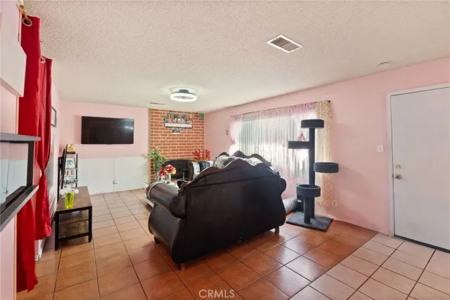 $569,000 | 134 South Magnolia Avenue, Unit 4C, Anaheim, CA 92805