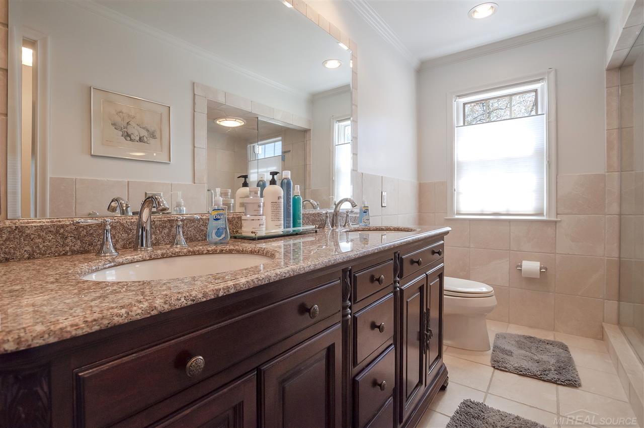 1415 South Renaud Road Grosse Pointe, MI 48236 - Photo 29 of 65 31386500-28.JPG