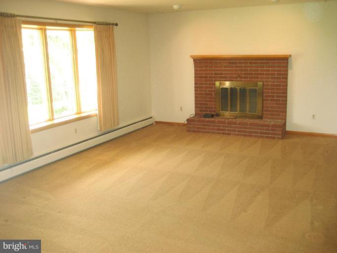 5306 Ridge Road Mount Airy, MD 21771 - Photo 2 of 14 Living Room
