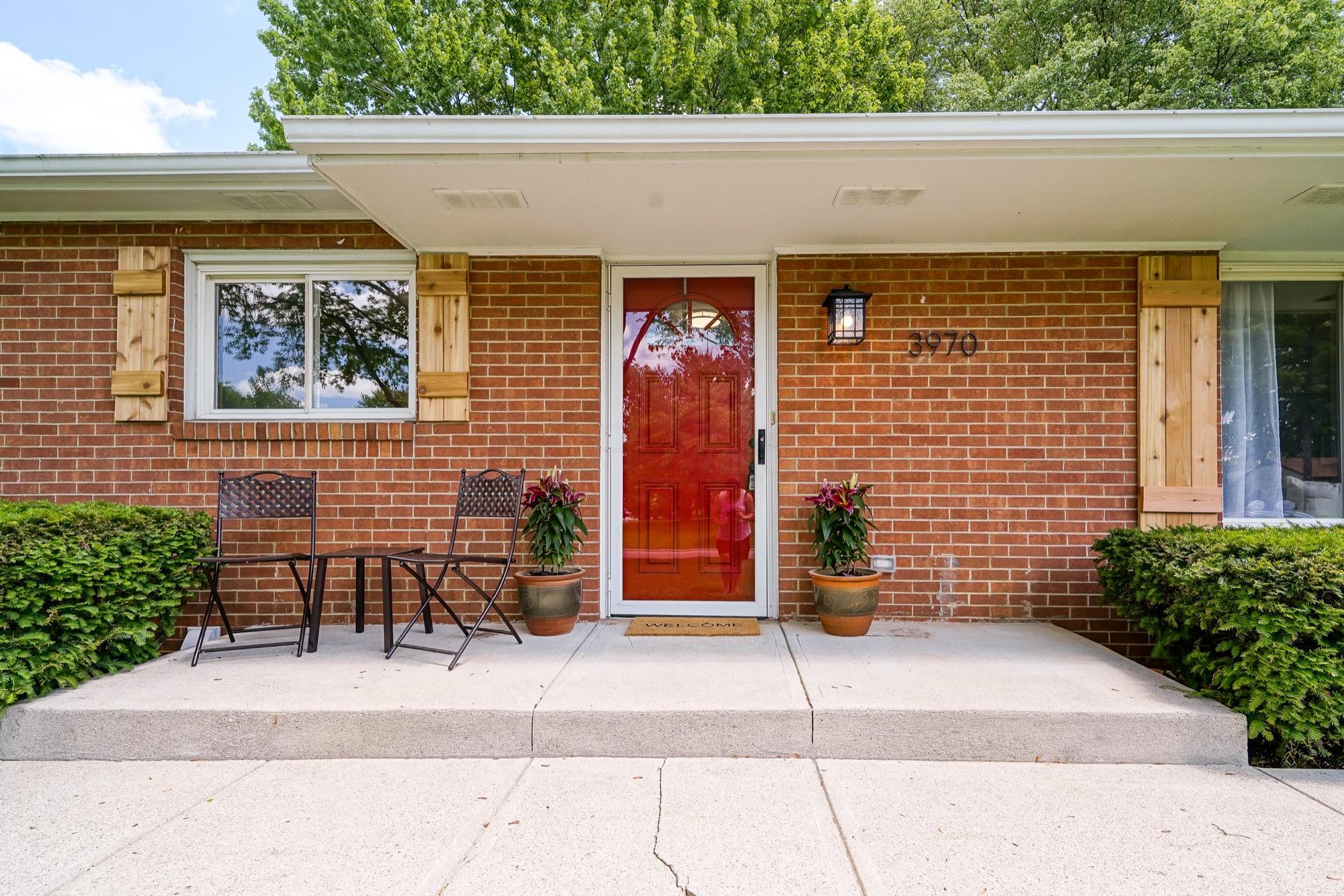 3970 Mountview Road Columbus, OH 43220 - Photo 2 of 35