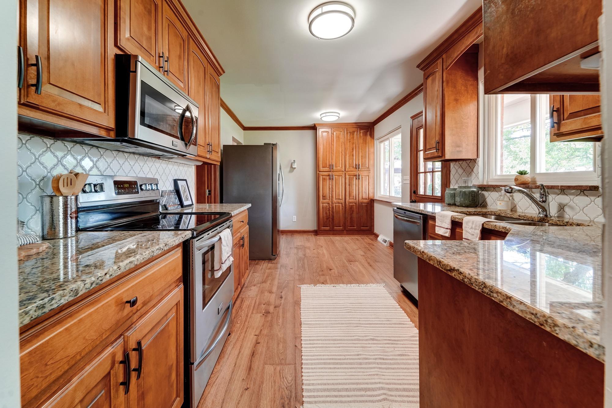3970 Mountview Road Columbus, OH 43220 - Photo 8 of 35