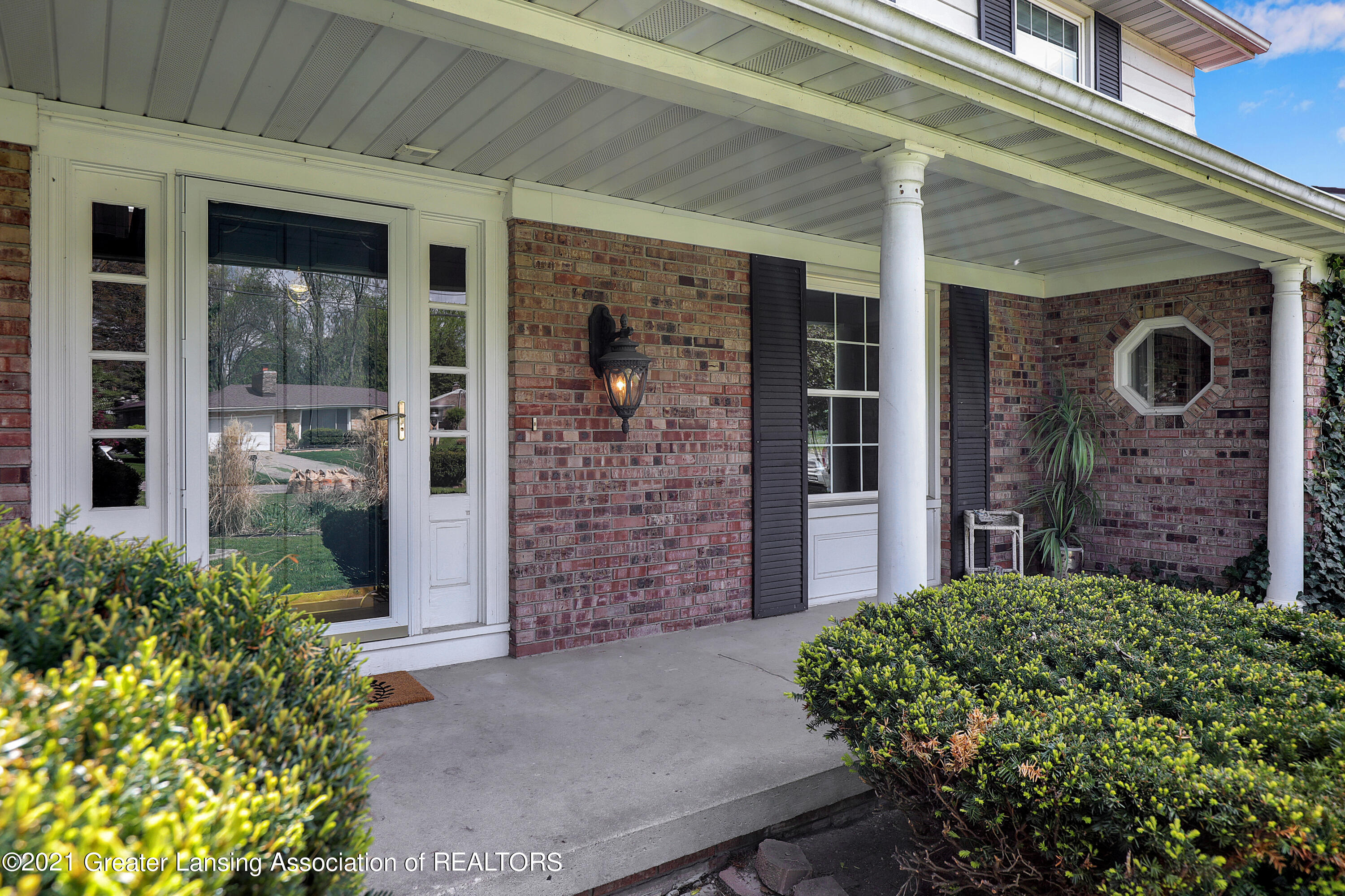 3225 Tecumseh River Road Lansing, MI 48906 - Photo 3 of 44 9I3A9363