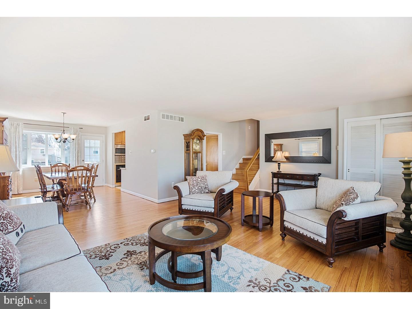 1015 Twist Road Philadelphia, PA 19115 - Photo 3 of 19 Living Room