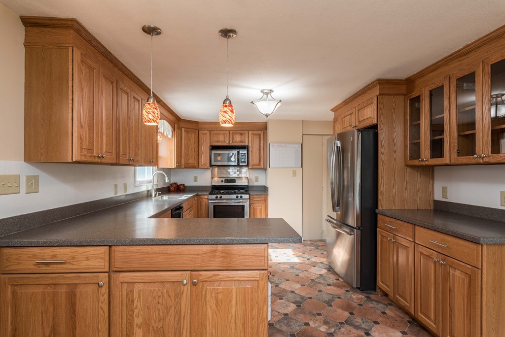 78 Bemis Road Holyoke, MA 01040 - Photo 4 of 18