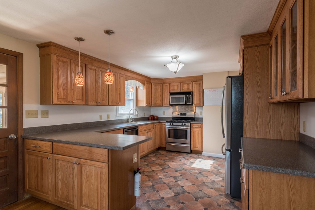 78 Bemis Road Holyoke, MA 01040 - Photo 5 of 18