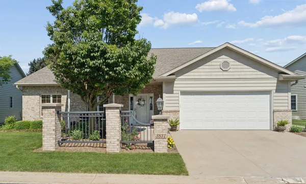 $399,900 | 3831 North Wayside Lane, Appleton, WI 54913