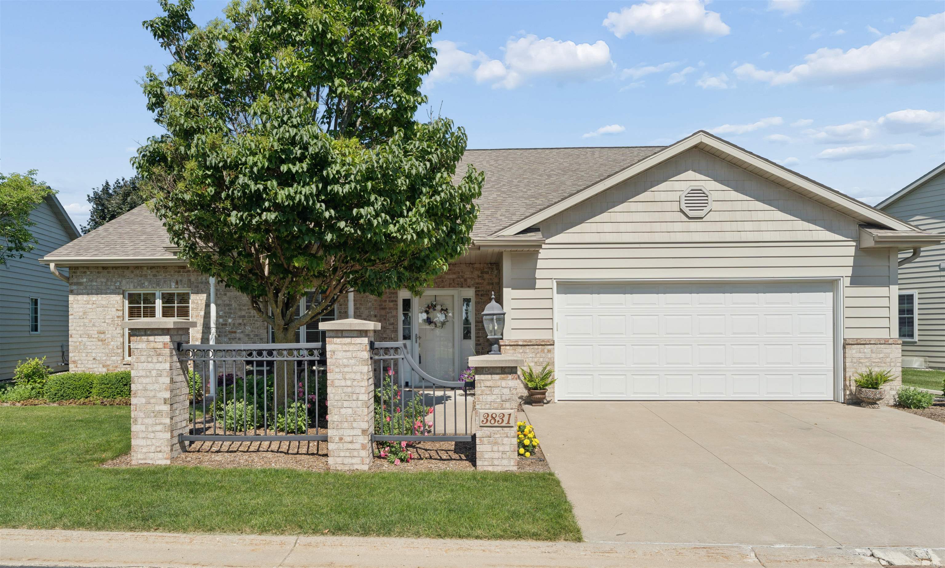 3831 North Wayside Lane Appleton, WI 54913 - Photo 1 of 28