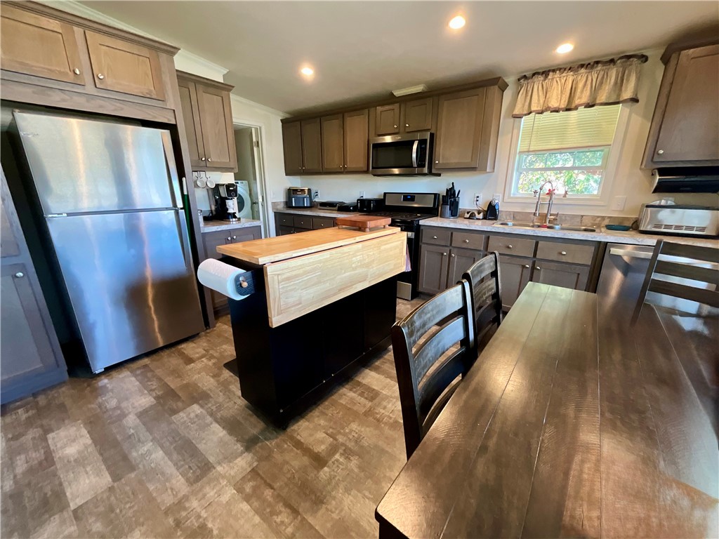 6 Applegate Drive Hamlin, NY 14464 - Photo 4 of 13