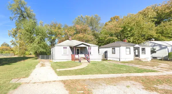 $12,900 | 5423 Avon Place, East St. Louis, IL 62204
