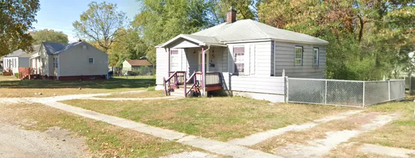 $12,900 | 5423 Avon Place, East St. Louis, IL 62204