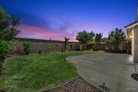 a view of a house with backyard and garden