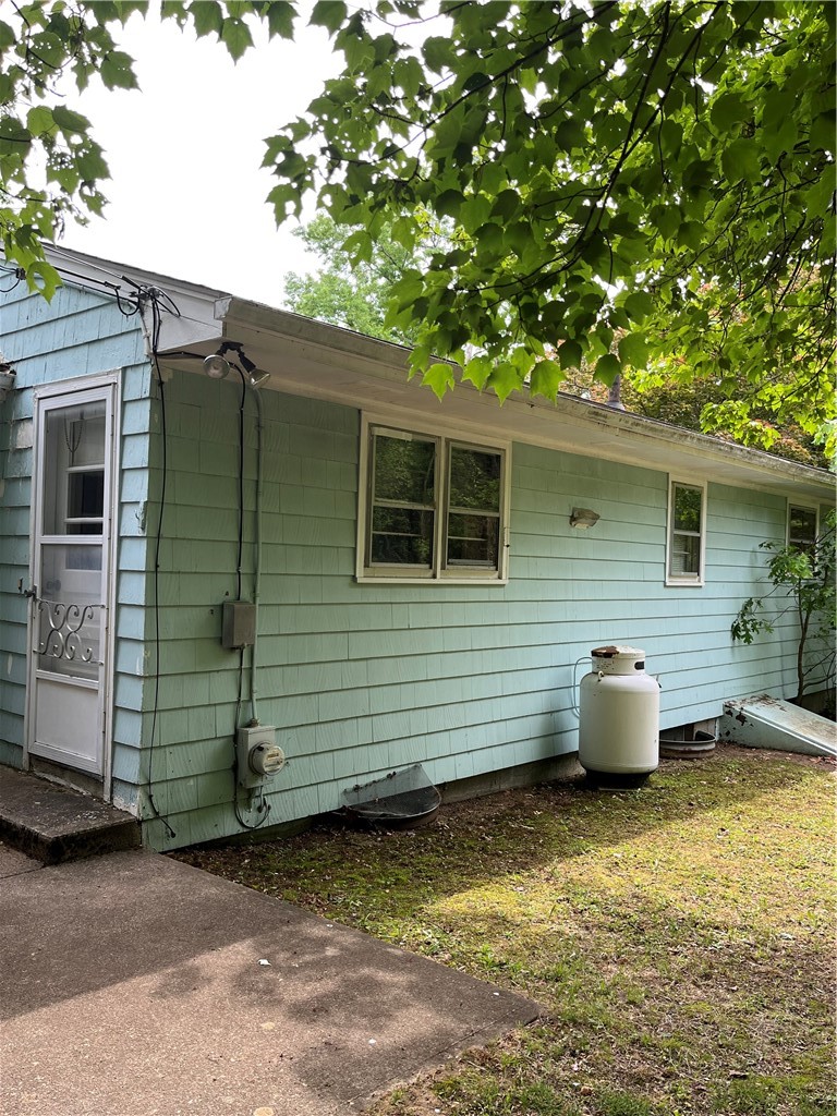 1369 Hope Road Cranston, RI 02831 - Photo 5 of 18