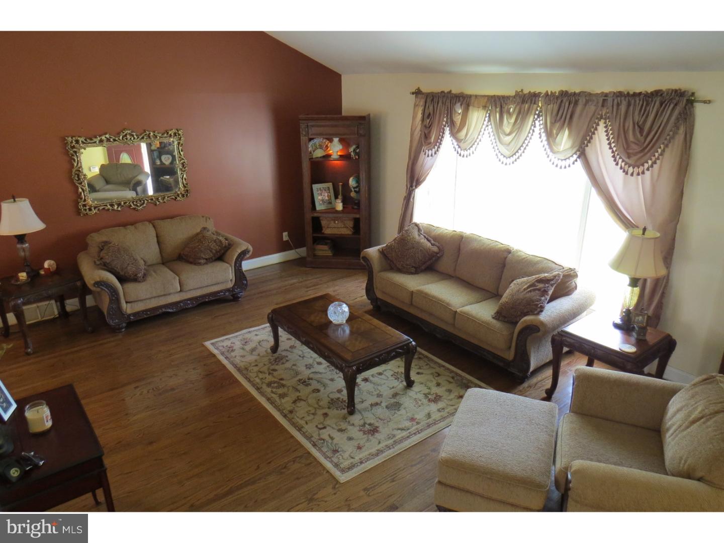 9733 Morefield Road Philadelphia, PA 19115 - Photo 3 of 25