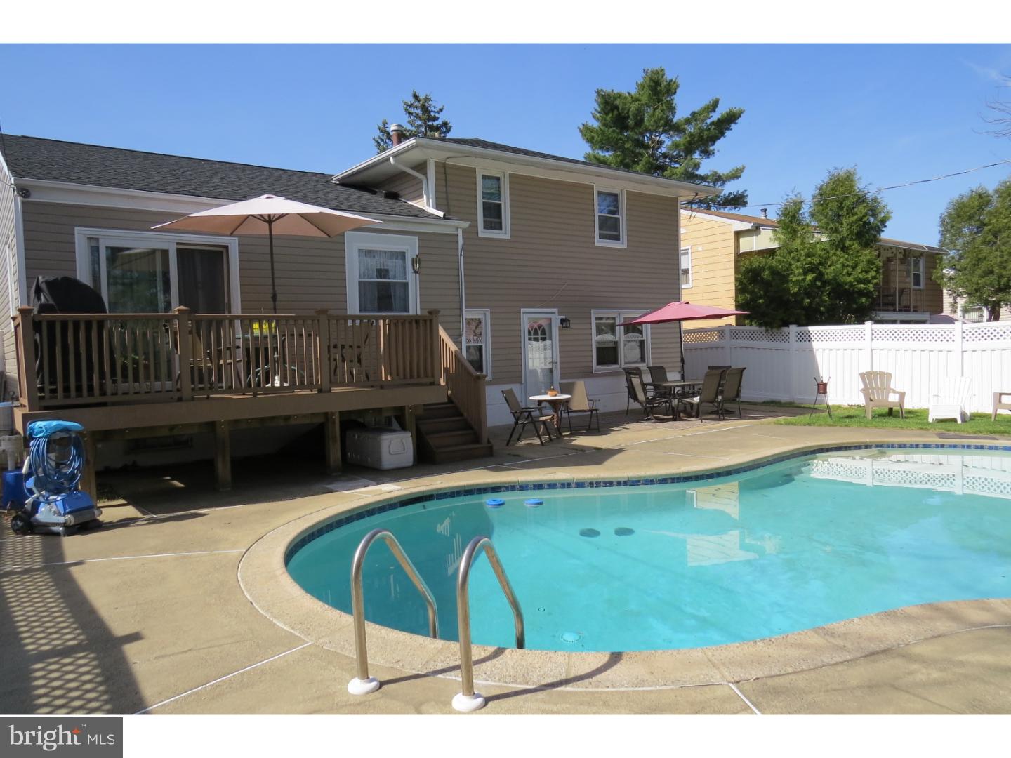 9733 Morefield Road Philadelphia, PA 19115 - Photo 23 of 25
