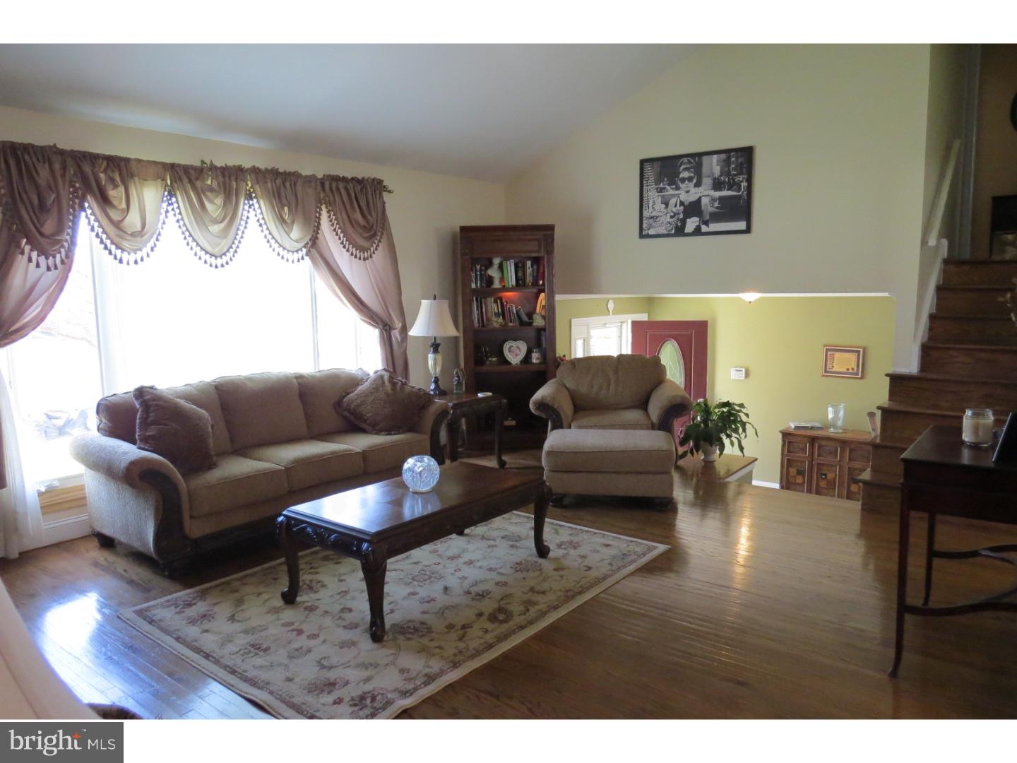 9733 Morefield Road Philadelphia, PA 19115 - Photo 4 of 25