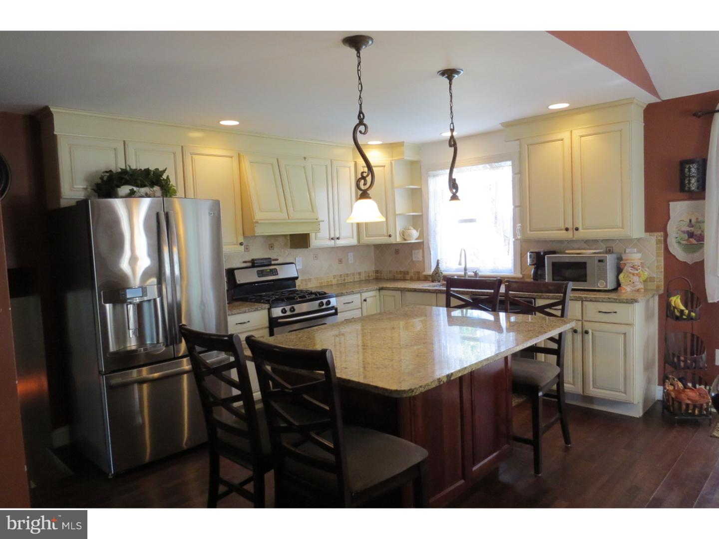 9733 Morefield Road Philadelphia, PA 19115 - Photo 9 of 25