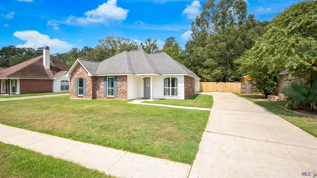 $1,800 | 8077 Carlton Roberts Boulevard, Denham Springs, LA 70726