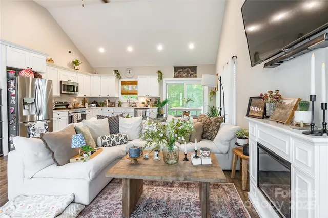 $325,000 | 137 Ole Eastpointe Drive, York, SC 29745