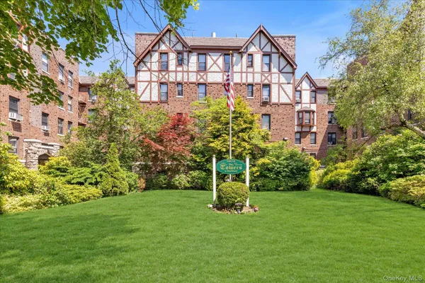 $295,000 | 160-15 Powells Cove Boulevard, Unit C202 | Beechhurst