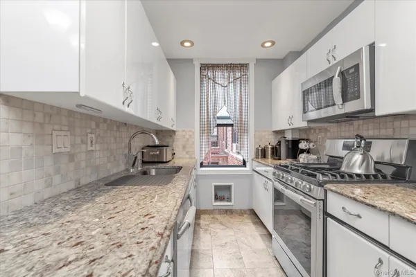 $295,000 | 160-15 Powells Cove Boulevard, Unit C202 | Beechhurst