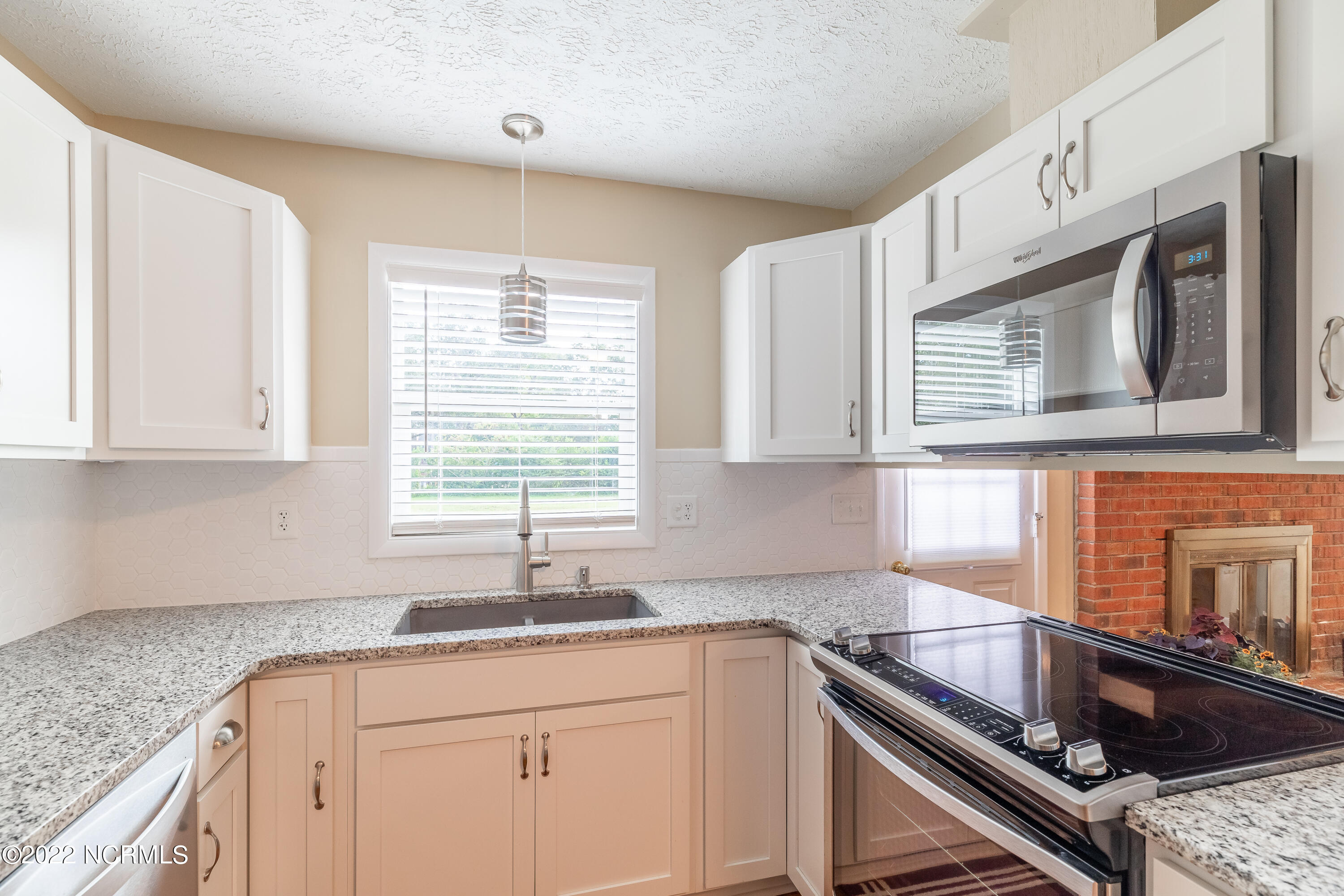 1006 Kings Landing Road Hampstead, NC 28443 - Photo 19 of 51 Kitchen