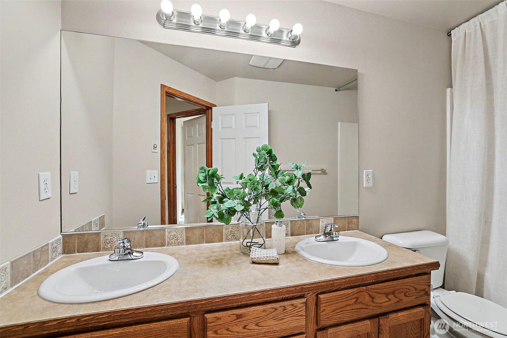 4011 160th Place Southeast Bothell, WA 98012 - Photo 19 of 33 Gallery Image 19