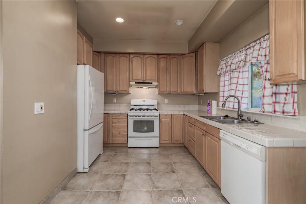10401 Point Lakeview Road Kelseyville, CA 95451 - Photo 9 of 22